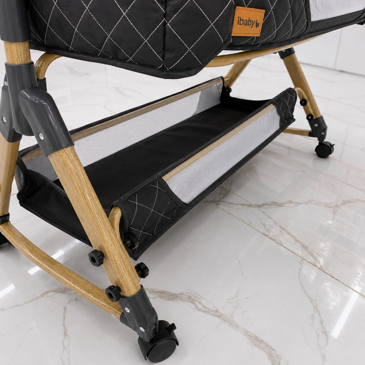 تخت الأطفال الفاخر الملكي iBaby Z3 – مساحة أكبر، هيكل مخشب أنيق - الصورة 3